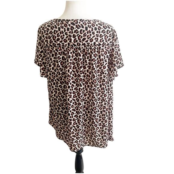 Torrid Georgette Animal Print Short Flutter Sleeve Top Sz 2X NWT Lattice V-Neck - Picture 2 of 11